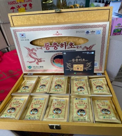 đông trung hạ thảo hộp gỗ vàng